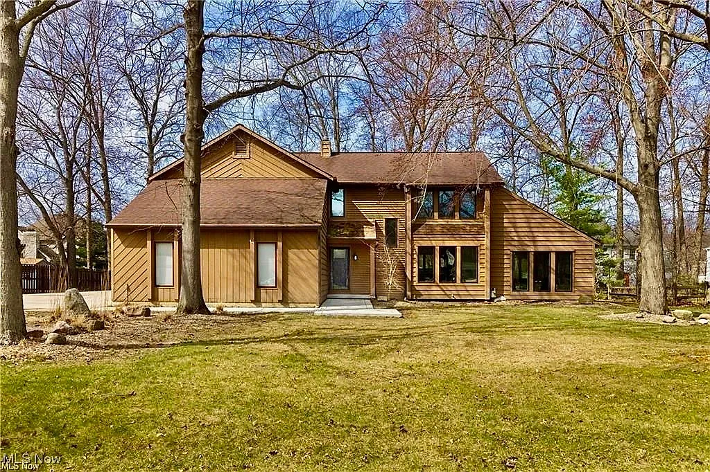 396 Greenbriar Dr photo 1