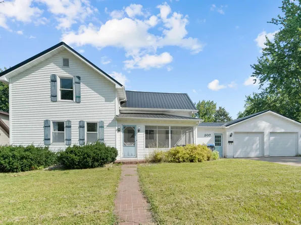 207 W Jennings St, New London, WI 54961