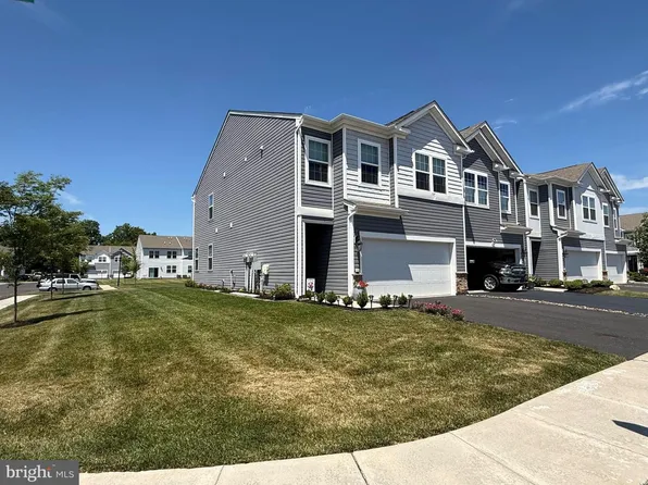 100 Fonthill Ct, Quakertown, PA 18951