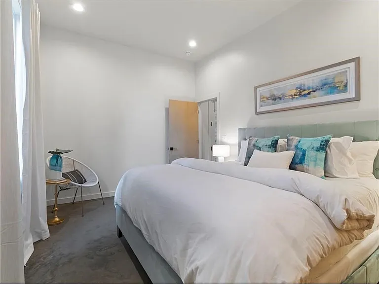 805 SE 5th St — Photo 31