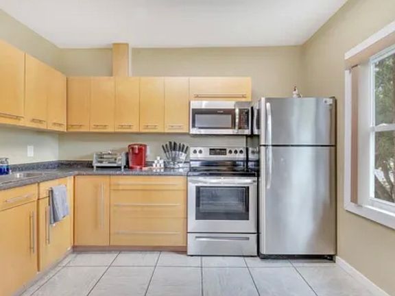 4th image of 509 W 11th St #2
