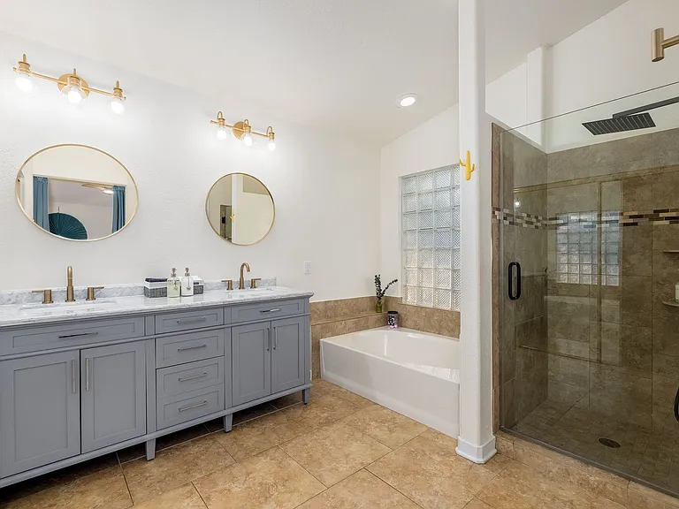 3514 N Diego — Photo 13