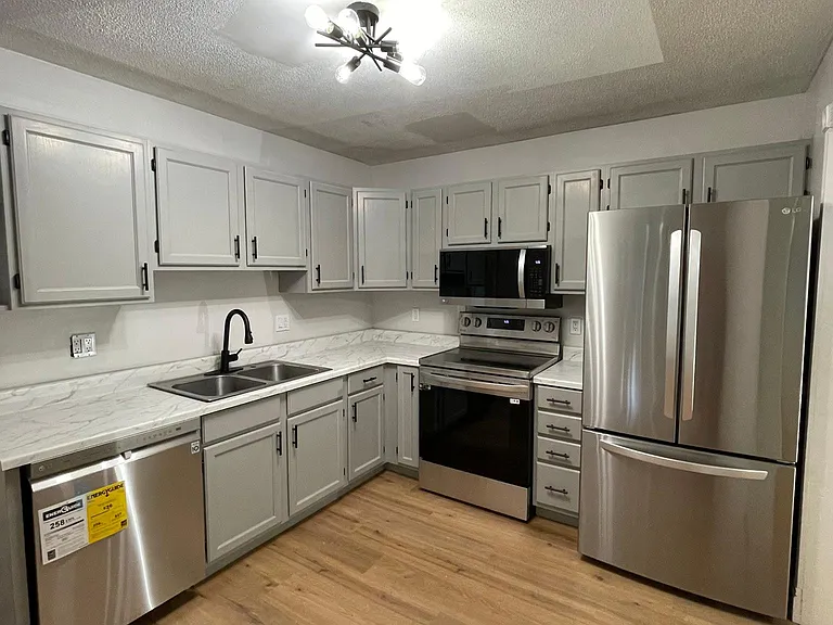 3230 W Grand Ave — Photo 3