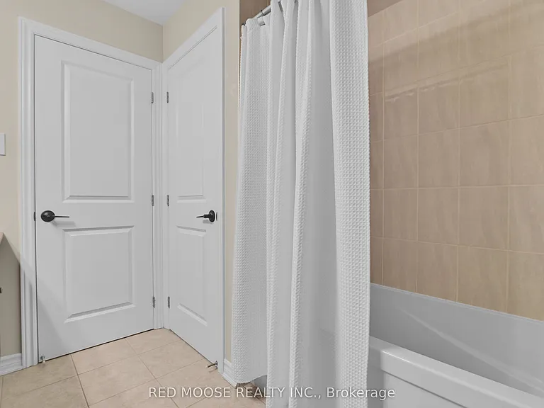 373 Sweetfern Cres — Photo 33