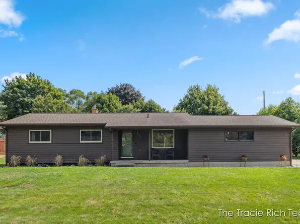 4592 Bonneville Dr NE, Grand Rapids, MI 49525