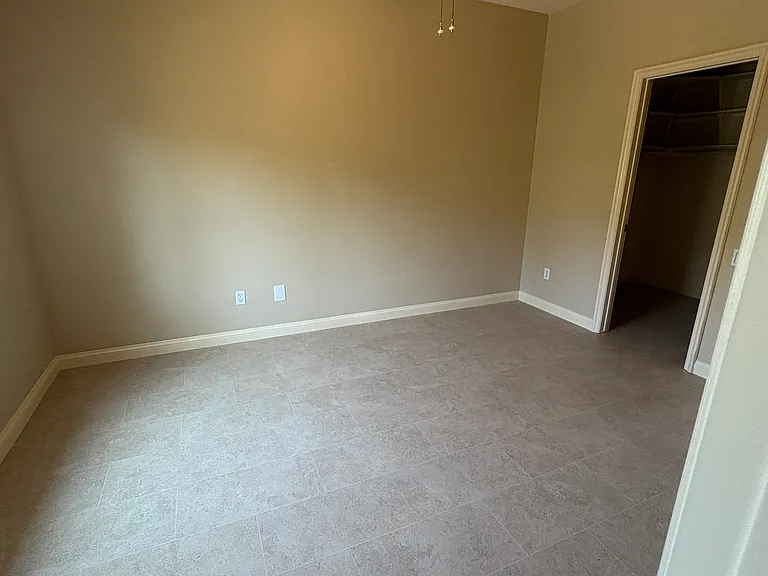 524 Golden West Dr — Photo 34