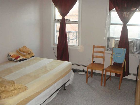 5th image of 677 Summit Ave #302