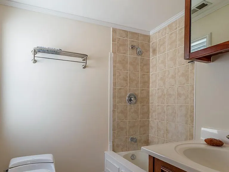1439 E Oxford St — Photo 16