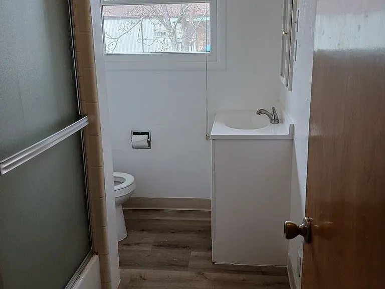 408 NE 11th St — Photo 10