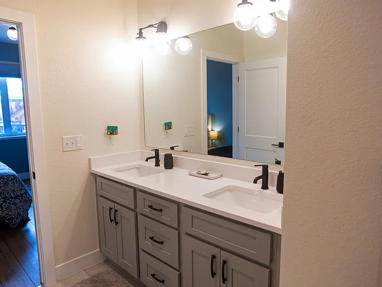 Main floor master bath.