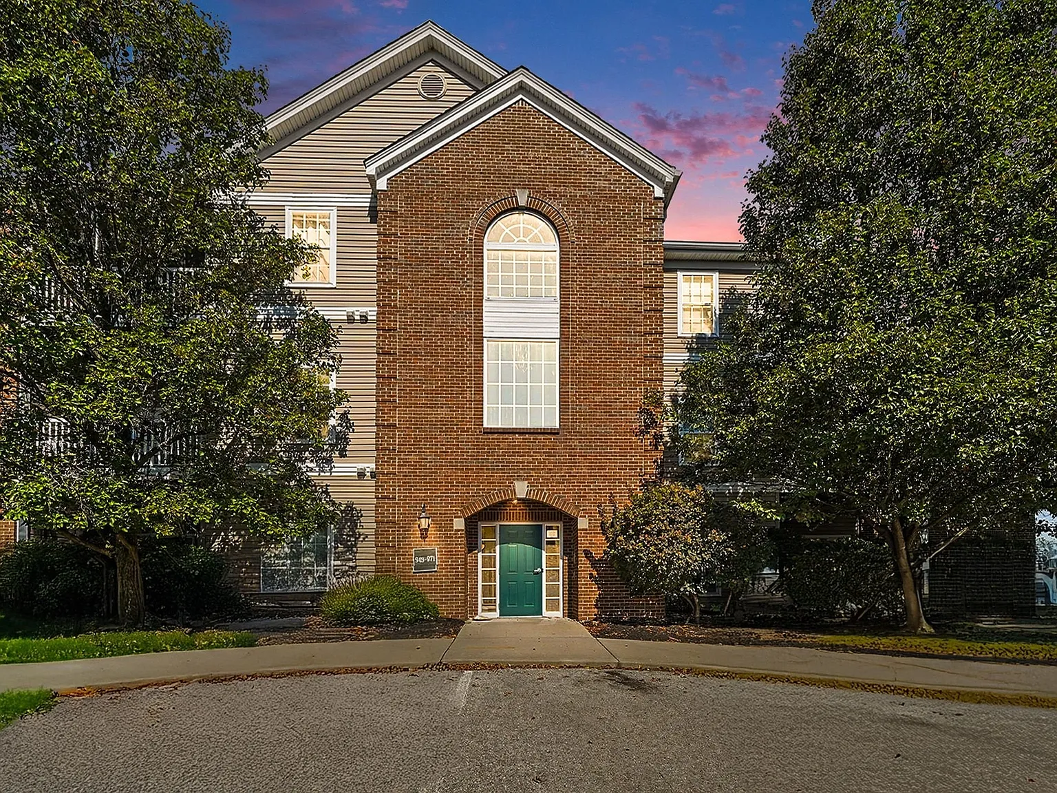 3 bed, 1375 sqft, $2,250 — Photo 2
