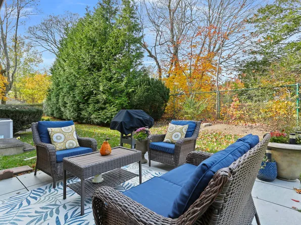 376 Knapps Hwy Unit 376, Fairfield, CT 06825