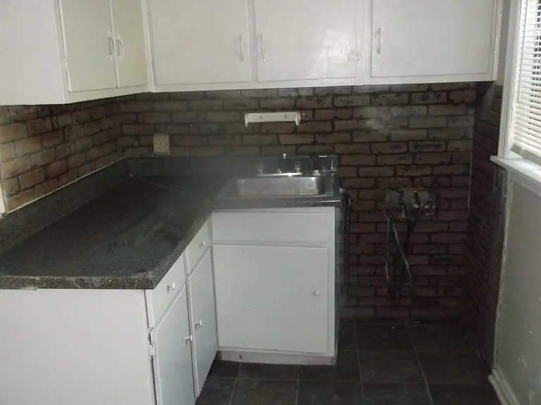 1439 Semmes St — Photo 8