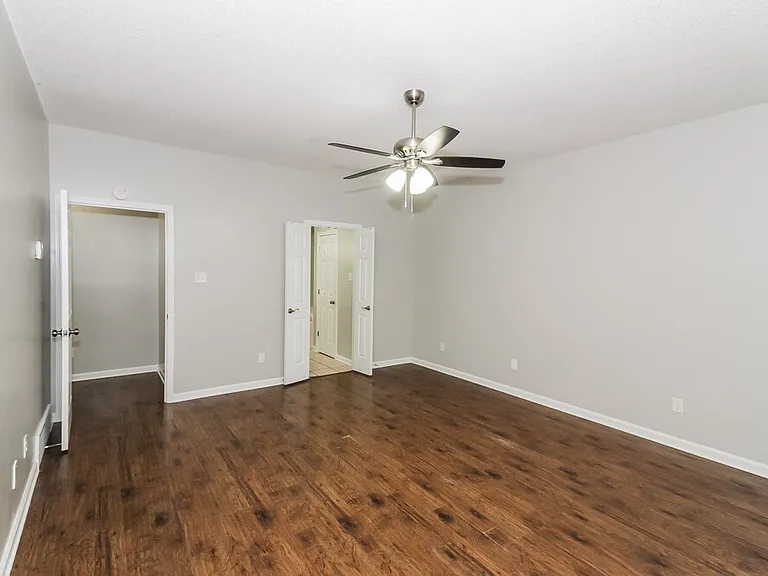 8695 Rogers Park Ave — Photo 9