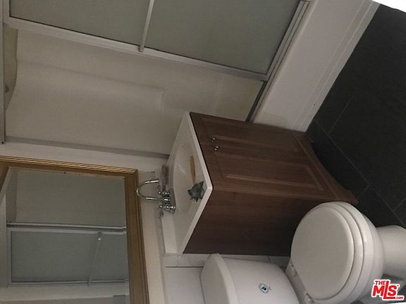 5th image of 837 S Ardmore Ave #1