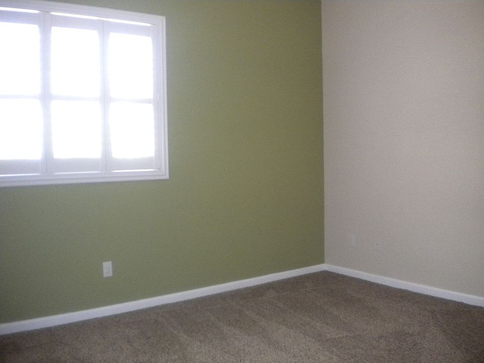 1st image of 895 Wallace Dr