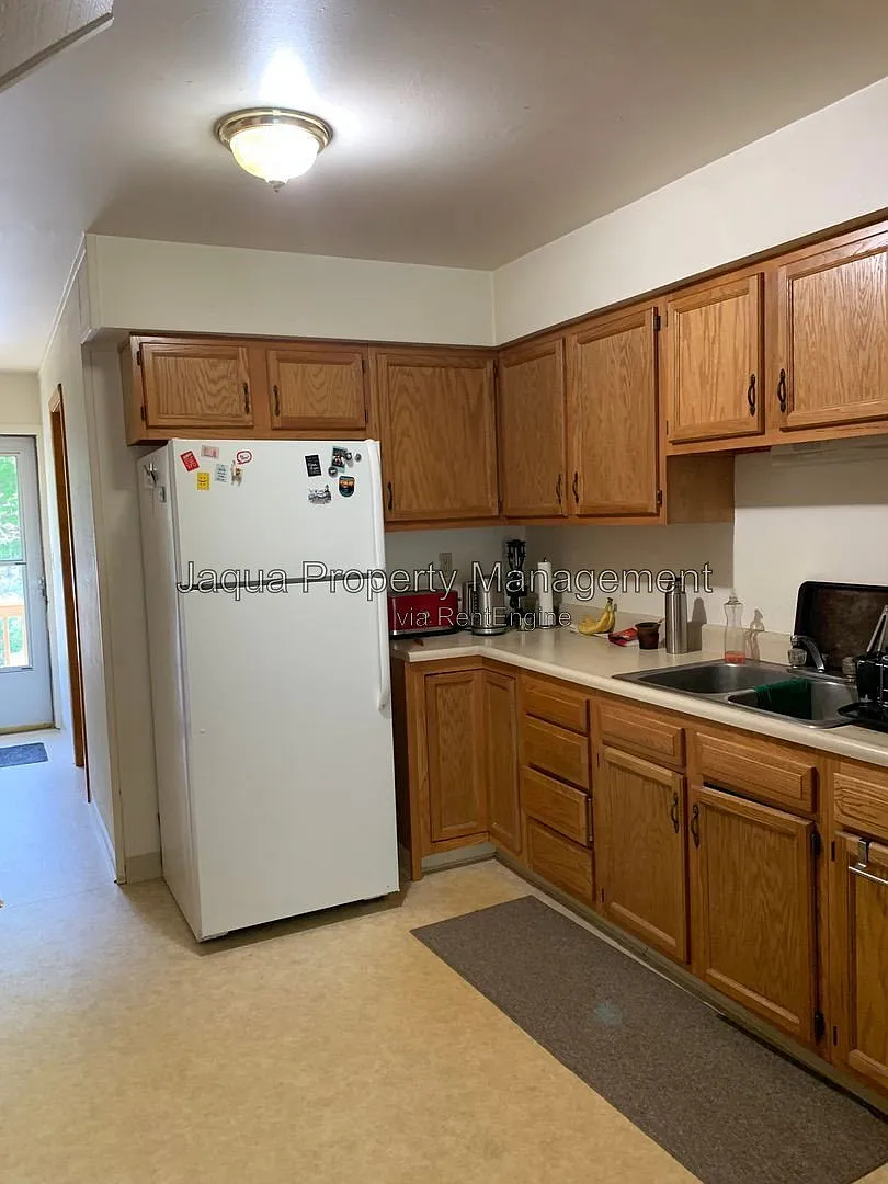 3 bed, 2.0 bath, 1000 sqft, $1,600 — Photo 4