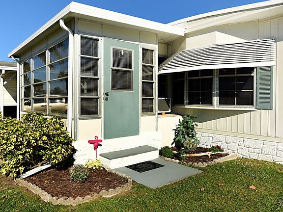 3rd image of 912 Laurel Cir