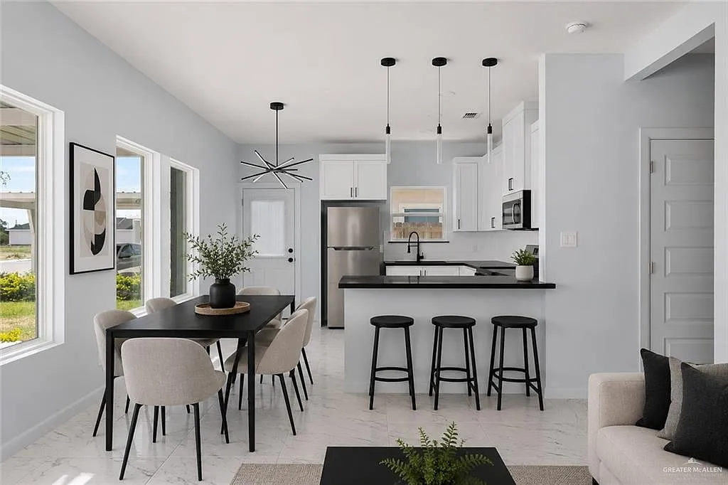 2 bed, 2.0 bath, 934 sqft, $1,150 — Photo 4