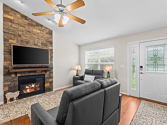 3rd image of 10909 Upland Terrace Dr