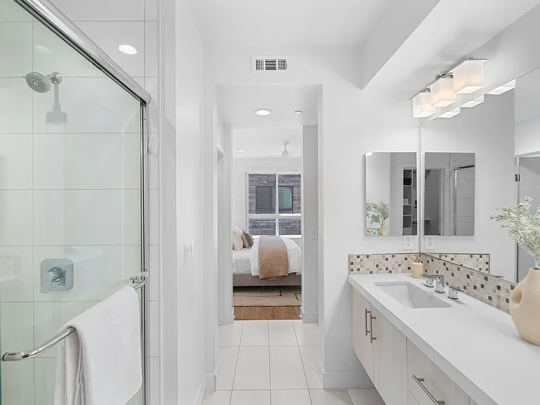 2111 N Cahuenga Blvd #1 — Photo 16
