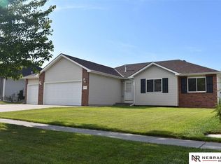 8212 Mackenzie Rd, Lincoln, NE 68505