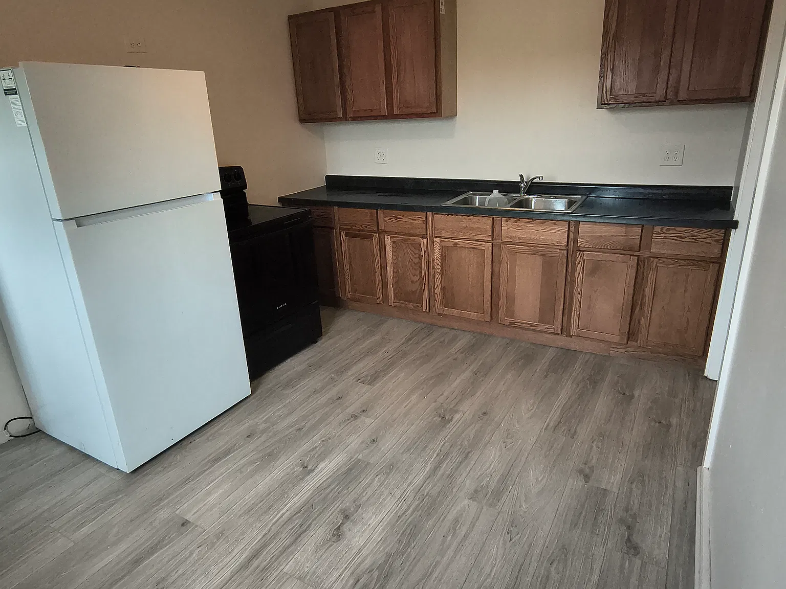 3 bed, 1095 sqft, $1,100 — Photo 2