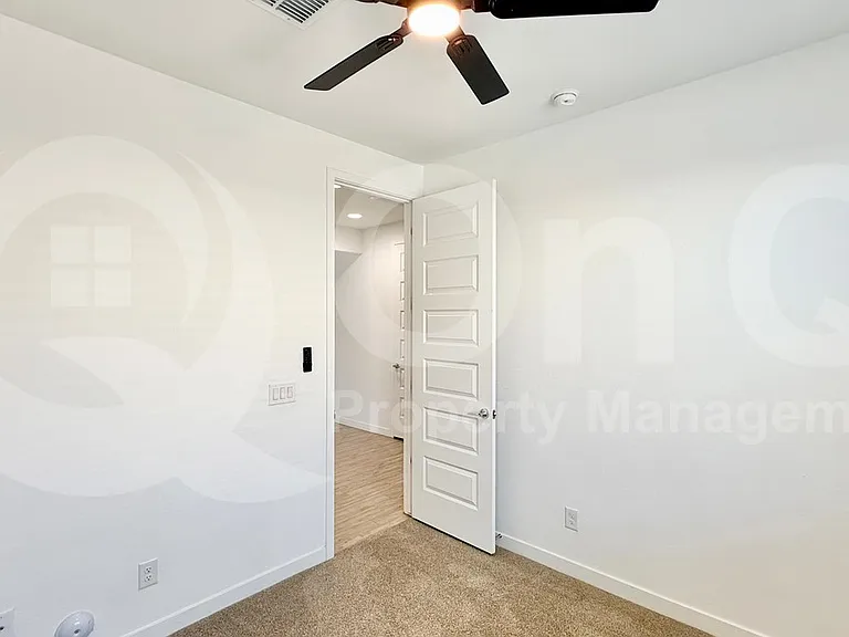 16416 W Saguaro Park Ln — Photo 13