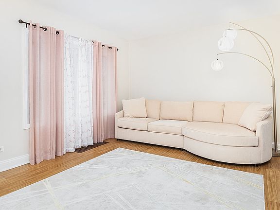 3rd image of 9514 S Trumbull Ave