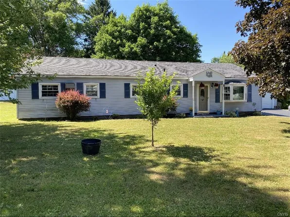 3 Sycamore Dr E, New Hartford, NY 13413