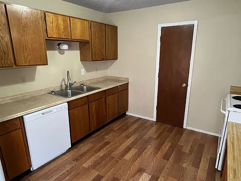 1383 W McNeill St #5 — Photo 5