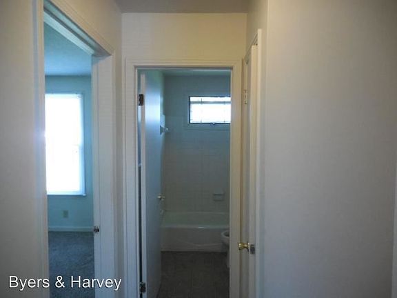 3rd image of 102 Northway Dr APT F