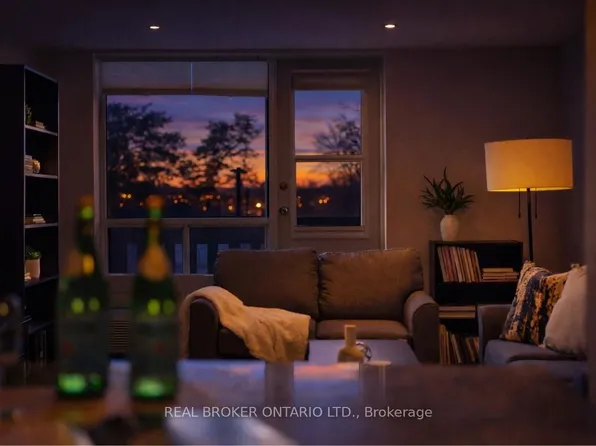 6720 Glen Erin Dr #111, Mississauga, ON L5N 3K8