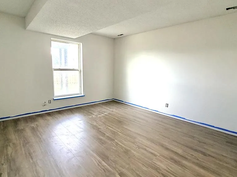 504 N Grove St — Photo 10