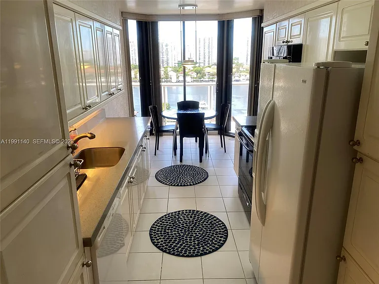 3640 Yacht Club Dr — Photo 10