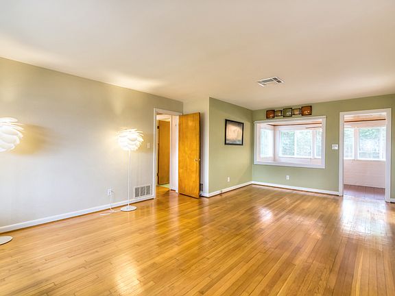 4th image of 108 N Boundary Ave
