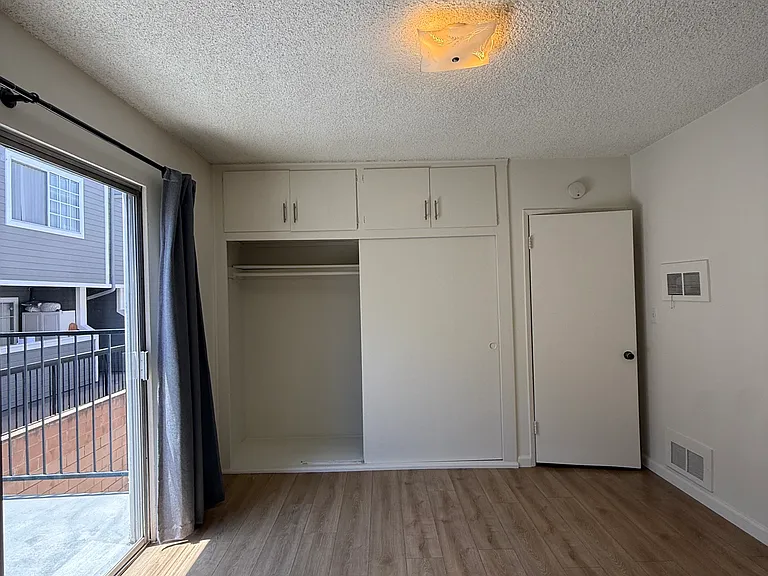 615 E Magnolia Blvd #C — Photo 2