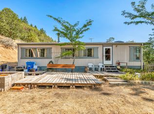 8837 N Star Ln, Gold Hill, OR