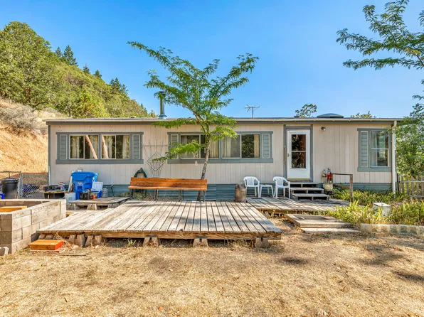 8837 N Star Ln, Gold Hill, OR 97525