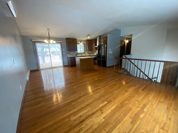 2807 S 26th St, Moorhead, MN 56560