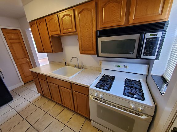 3rd image of 99 N Hampton Rd APT D