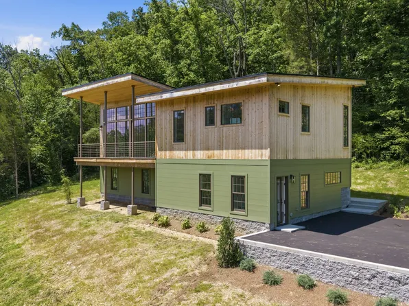 1075 Dog Creek Rd, Kingston Springs, TN 37082