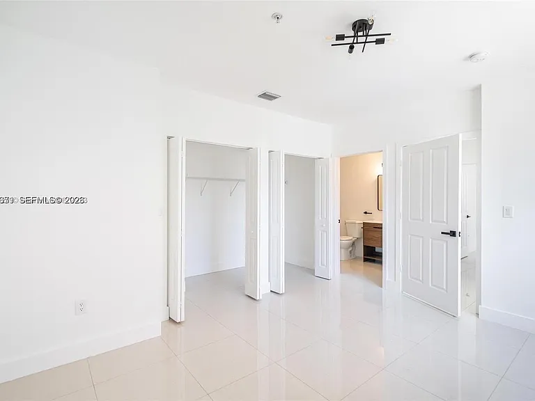2280 SW 32nd Ave #201 — Photo 8