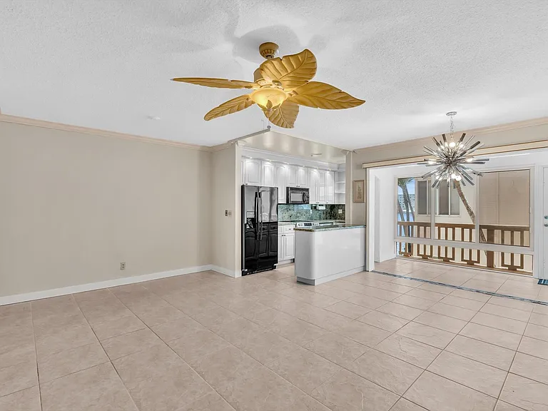 2000 Diana Dr — Photo 10