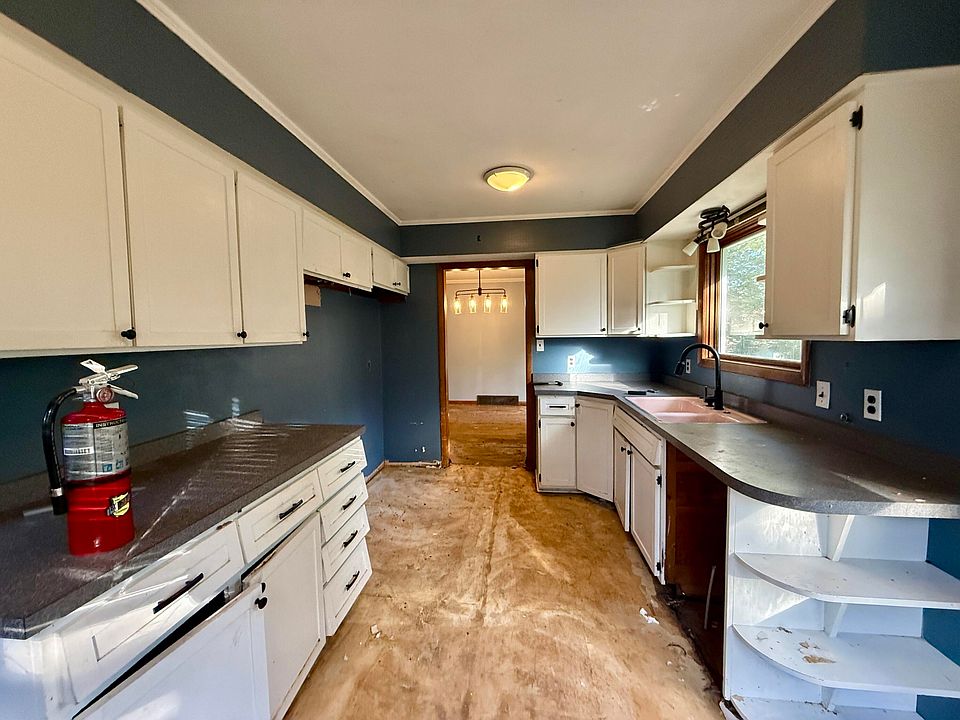 4th image of 651 Dillon St