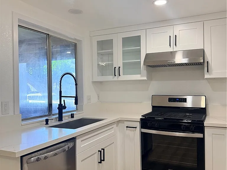 8172 Larson Ave — Photo 4