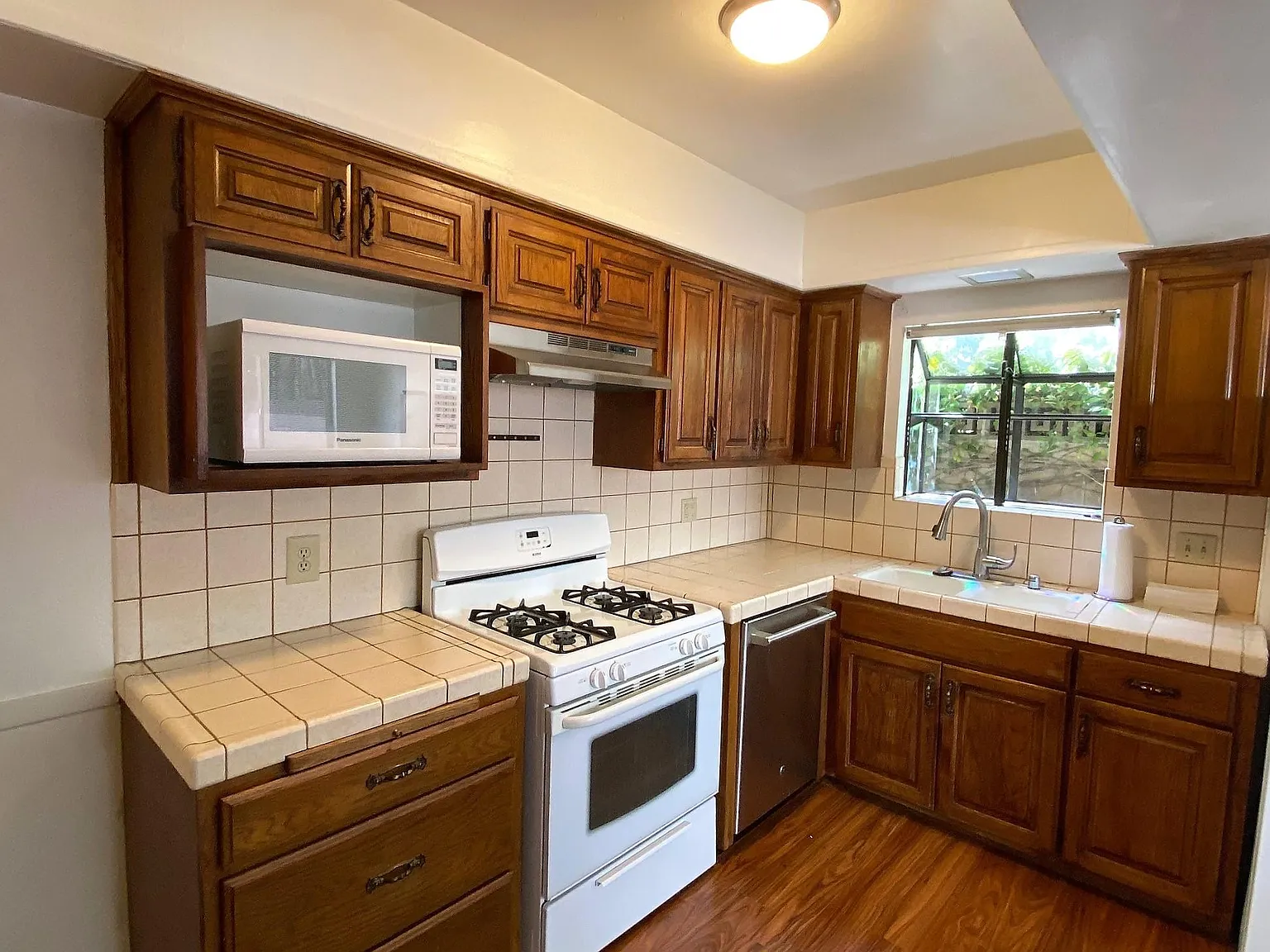 2 bed, 1100 sqft, $3,650 — Photo 3