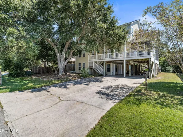 106 SE 44th Street, Oak Island, NC 28465