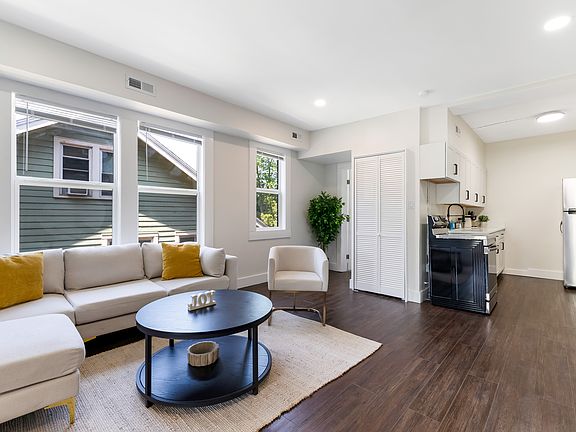 4th image of 13476 Clifton Blvd #401