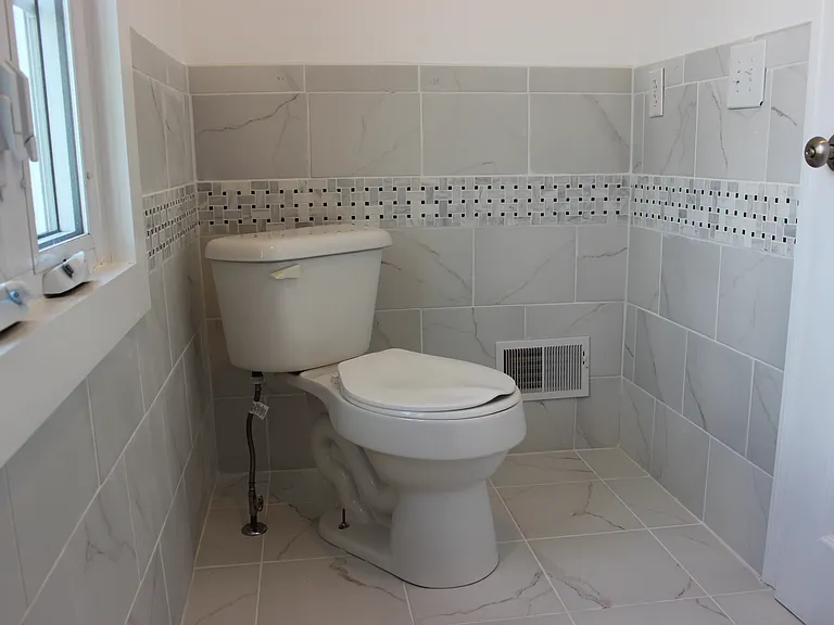 516 Esty St — Photo 24